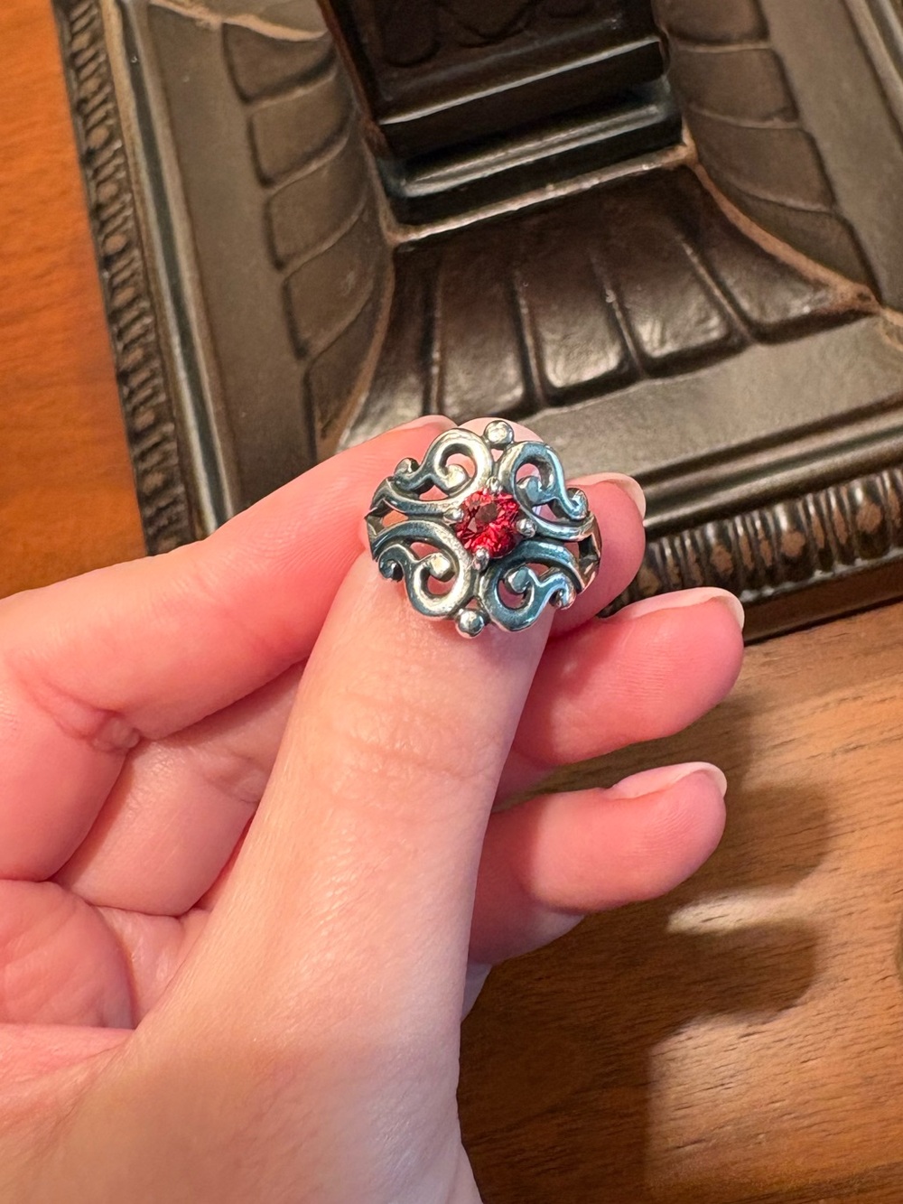 Size 6 James Avery “Spanish Lace Birthstone” Ring - Garnet - Picture 3 of 5